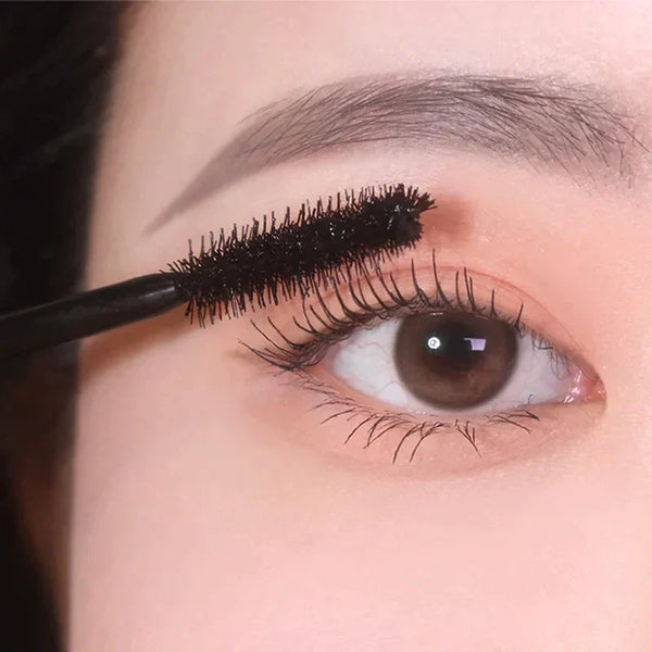 Heimish Dailism Smudge Stop Mascara 9g – applied on skin: mascara wand applied to eyelashes | Korean Skincare Pakistan
