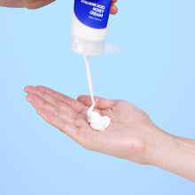 ISNTREE Hyaluronic Acid Moist Cream 100ml – texture swatch: cream squeezed from tube onto palm | Korean Skincare Pakistan